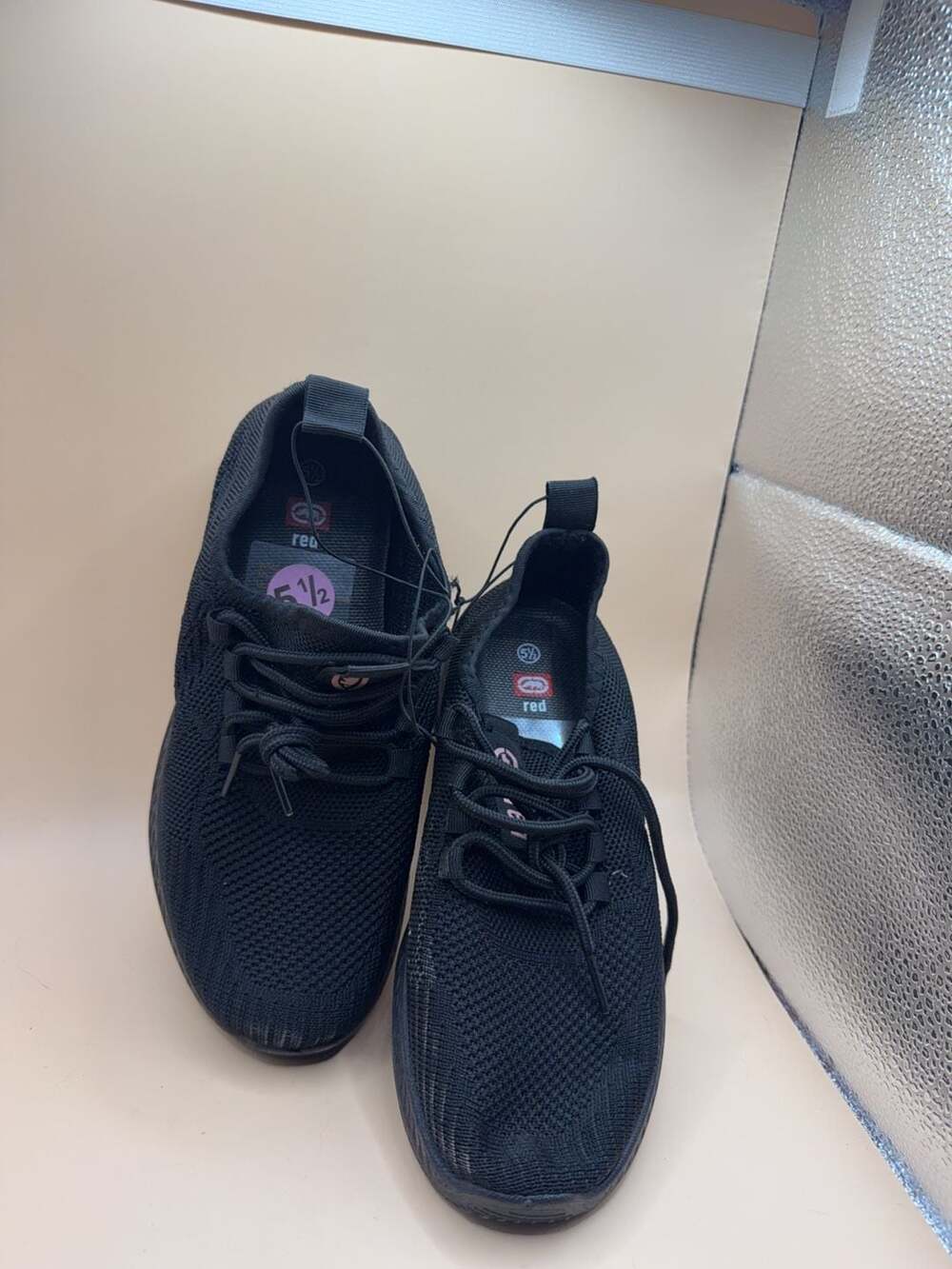 Ecko Red Black Knit Sneakers Size 5.5